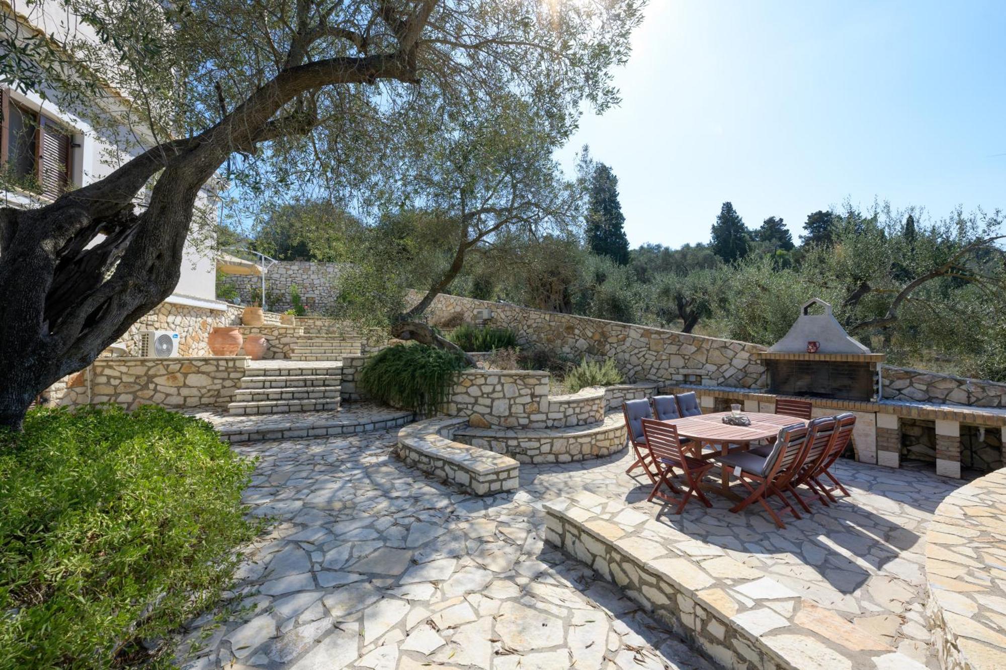 Villa Bougarini Haven Family Villa Rock Pool Oasis Ιερομόναχος Εξωτερικό φωτογραφία